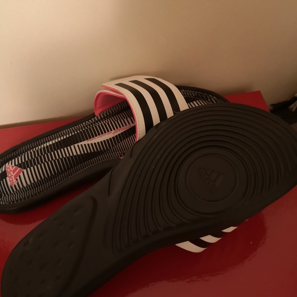 Adidas sandals slippers - Picture 5 of 9